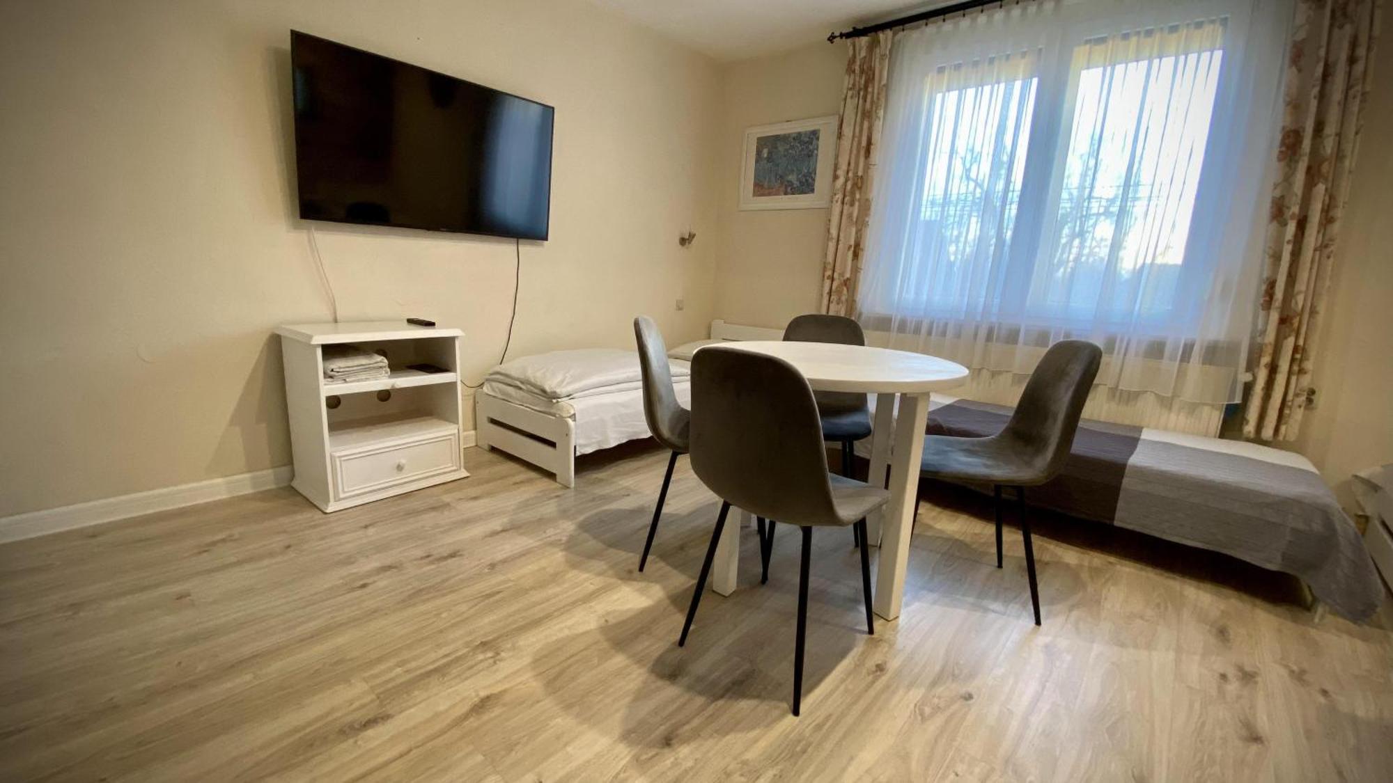 Villa Pod Orzechem W Zaniemyslu מראה חיצוני תמונה