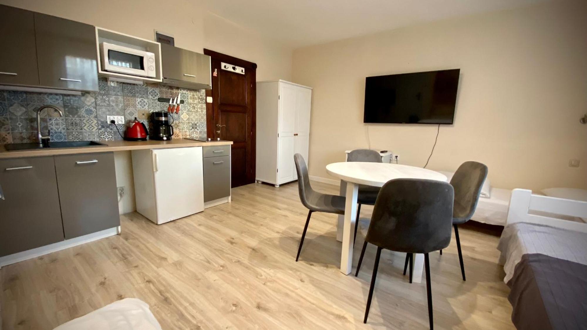 Villa Pod Orzechem W Zaniemyslu מראה חיצוני תמונה