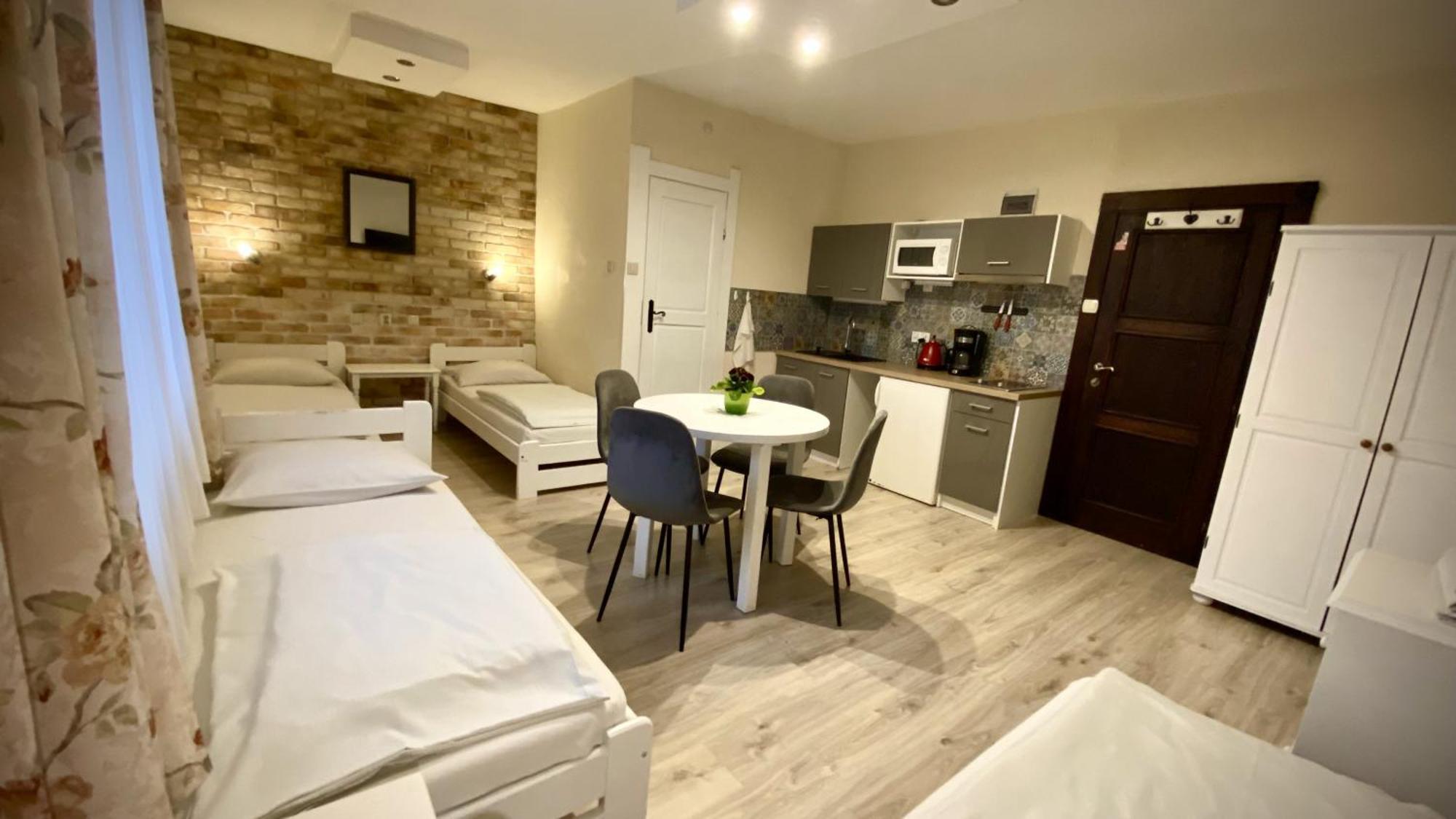 Villa Pod Orzechem W Zaniemyslu מראה חיצוני תמונה