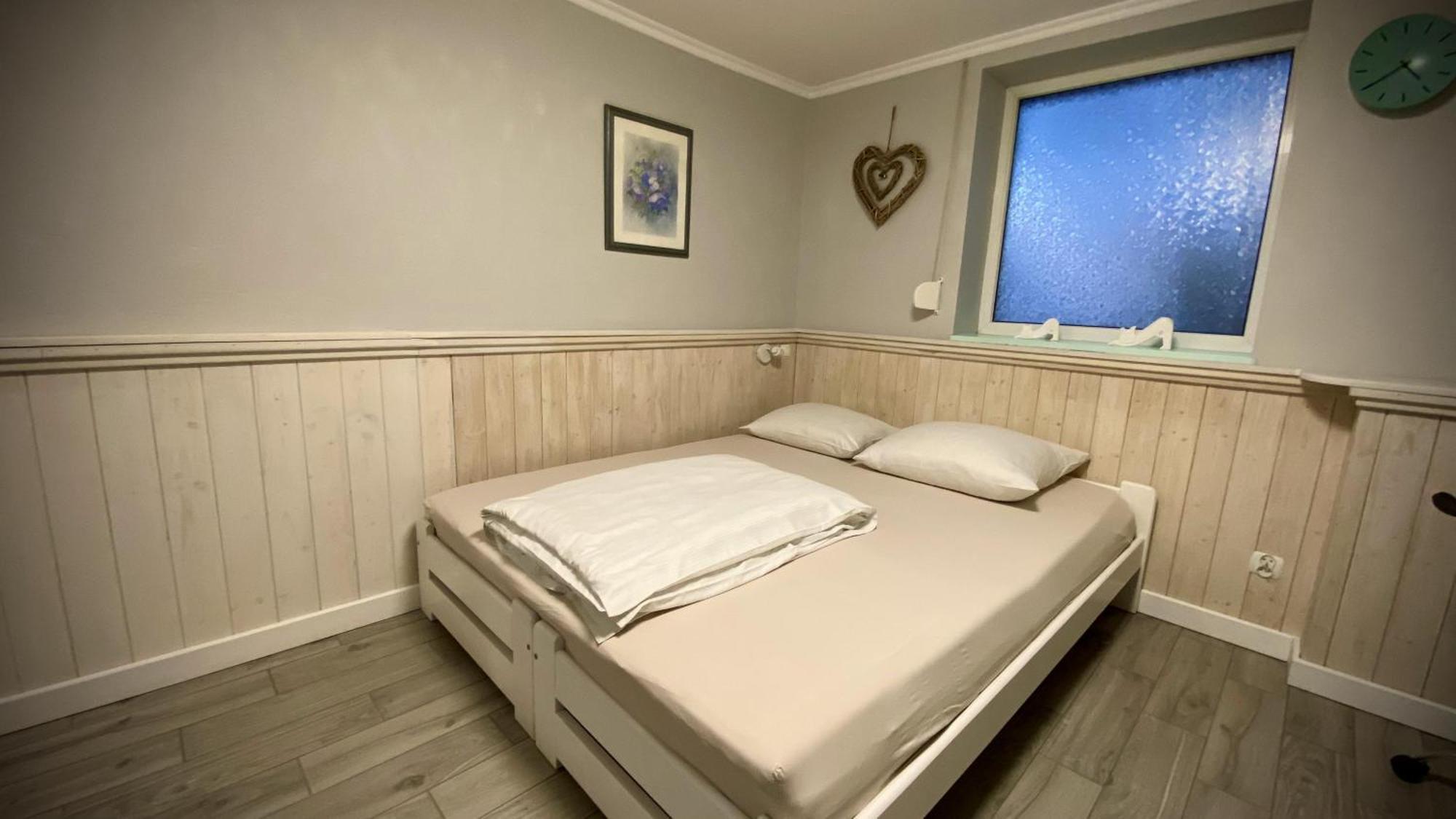 Villa Pod Orzechem W Zaniemyslu מראה חיצוני תמונה