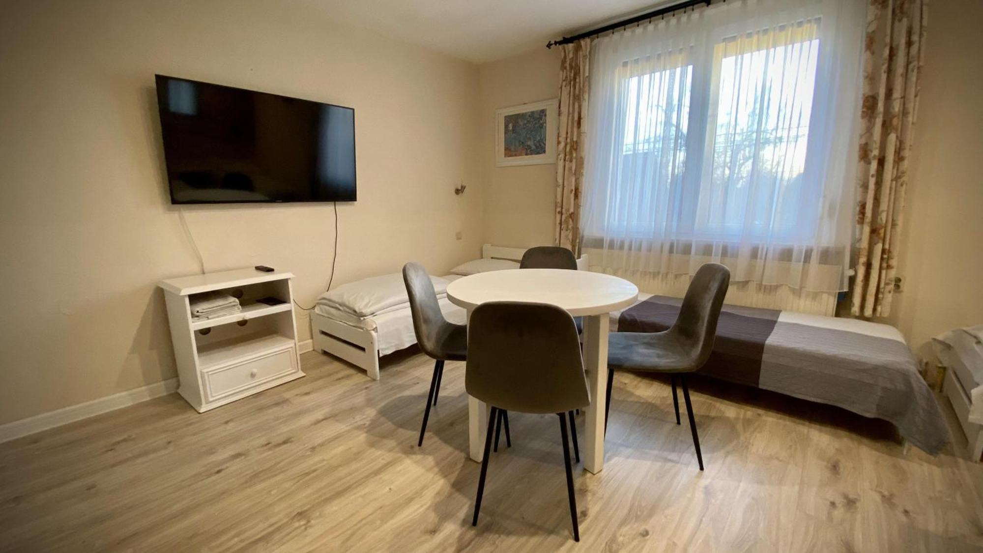 Villa Pod Orzechem W Zaniemyslu מראה חיצוני תמונה