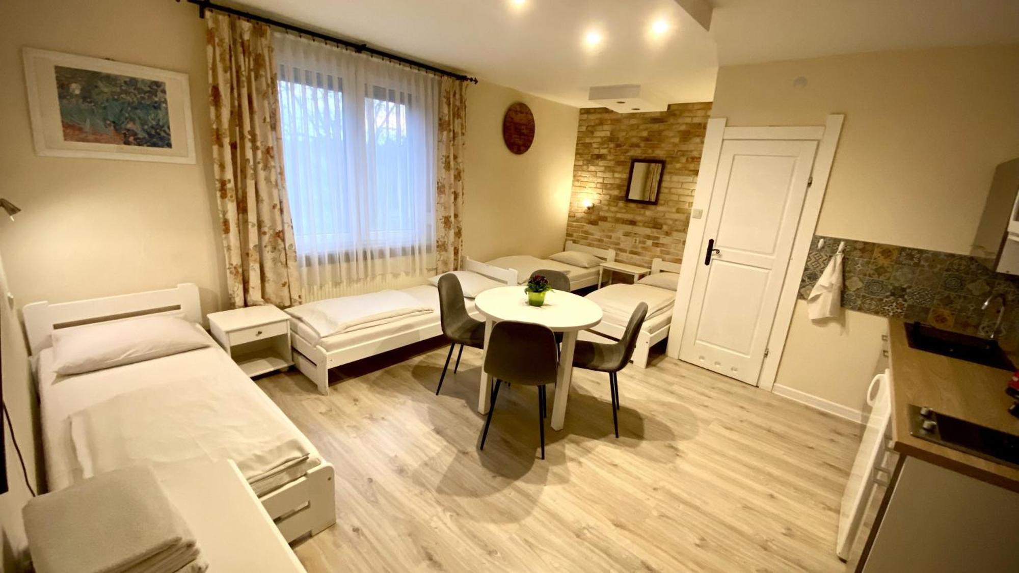 Villa Pod Orzechem W Zaniemyslu מראה חיצוני תמונה
