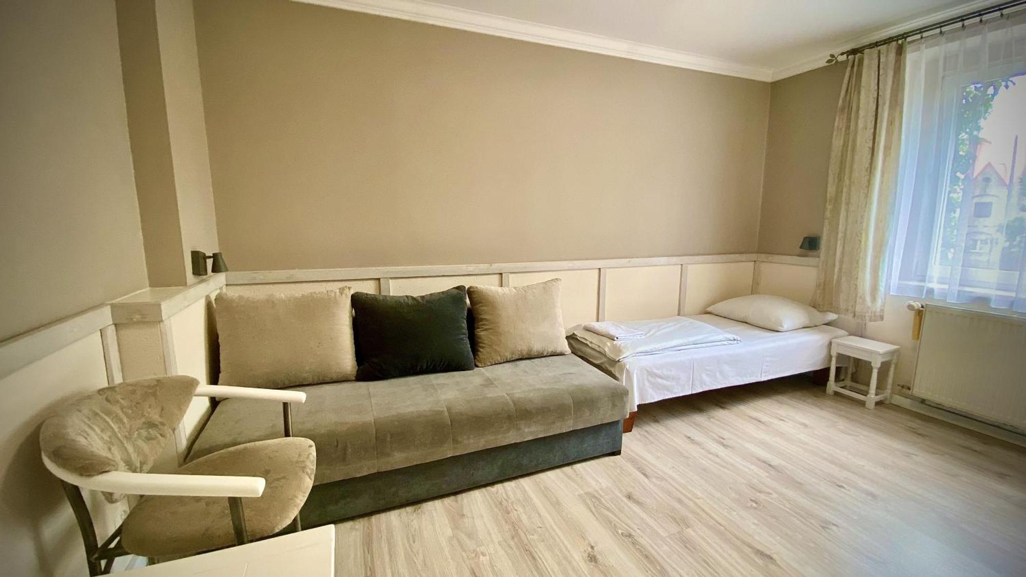 Villa Pod Orzechem W Zaniemyslu מראה חיצוני תמונה