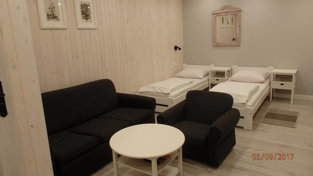 Villa Pod Orzechem W Zaniemyslu מראה חיצוני תמונה